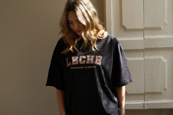 Leche Shirt – Made by Mama, No Additives (Schwarz)